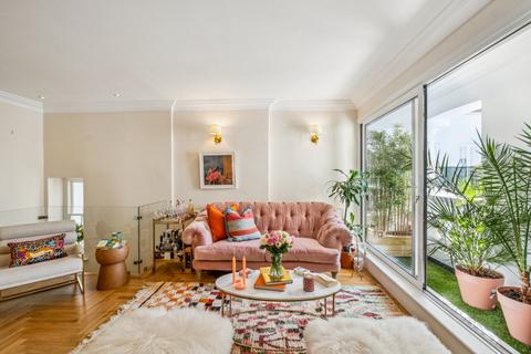 12b Manson Mews, London, SW7 5AF