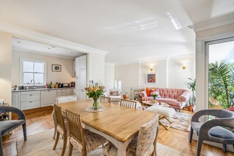 12b Manson Mews, London, SW7 5AF