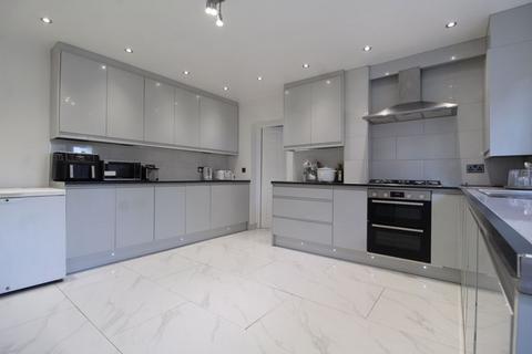 undefined, REFURBISHED FIVE/SIX BEDROOM on Gardenia Avenue, Luton