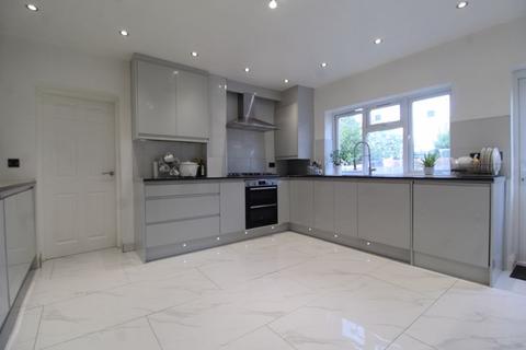 undefined, REFURBISHED FIVE/SIX BEDROOM on Gardenia Avenue, Luton