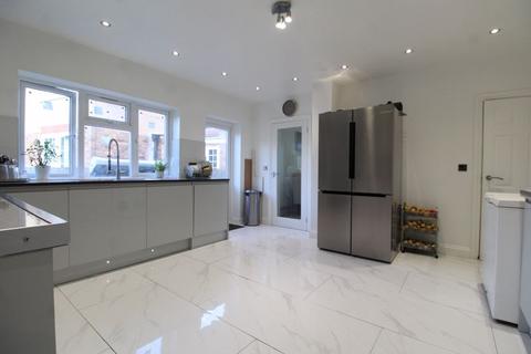 undefined, REFURBISHED FIVE/SIX BEDROOM on Gardenia Avenue, Luton