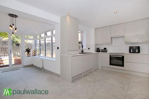35 Frensham, Cheshunt, Waltham Cross, EN7 6HB