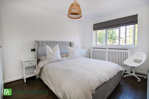 35 Frensham, Cheshunt, Waltham Cross, EN7 6HB