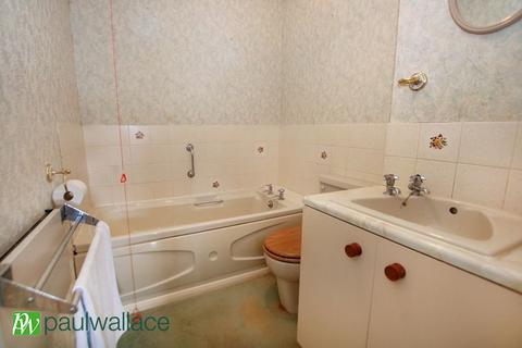 1 bedroom retirement property for sale, Rose Court, West Cheshunt