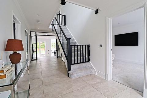 4 bedroom detached house for sale, Thundersley Park Road, South Benfleet