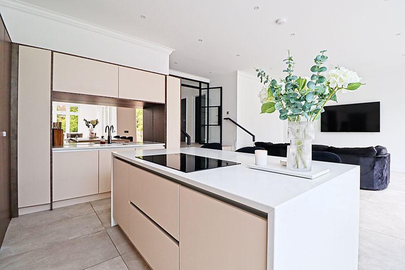 Kitchen / Living...
