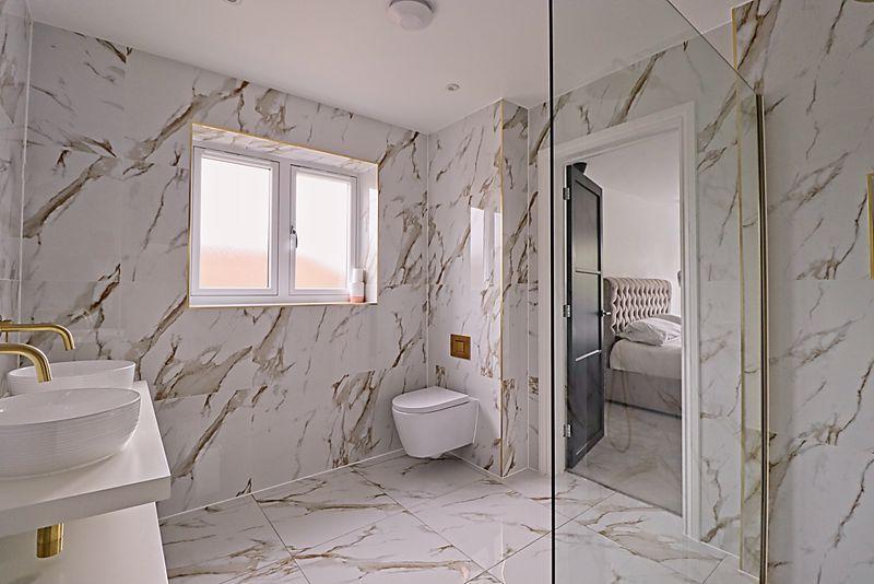 Master En-Suite