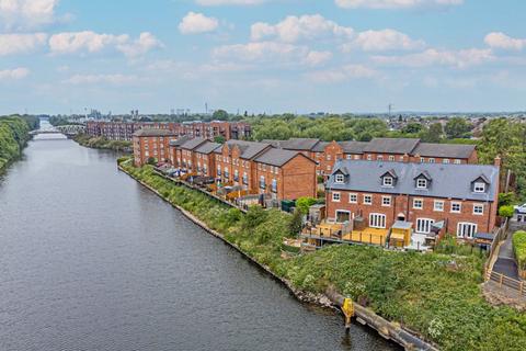 4 bedroom house to rent, Waters Edge, Warrington