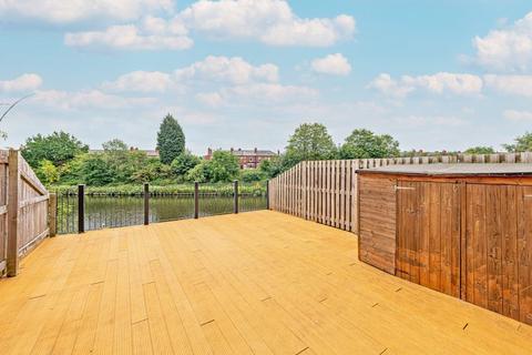 4 bedroom house to rent, Waters Edge, Warrington