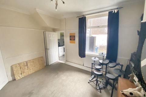 2 bedroom end of terrace house for sale, Lorraine Street, Hull, HU8
