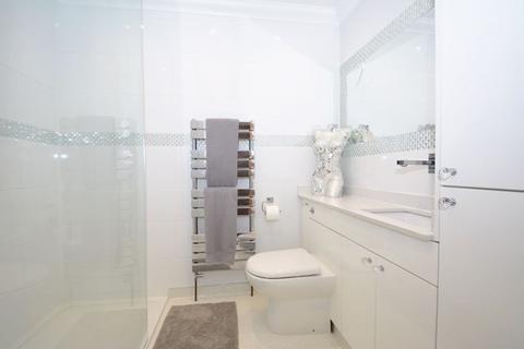 5 bedroom detached bungalow for sale, The Glen, Minster