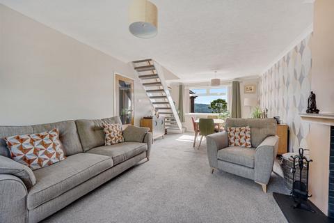 28 Cheviots Road, Shaw, Oldham, OL2 7QS