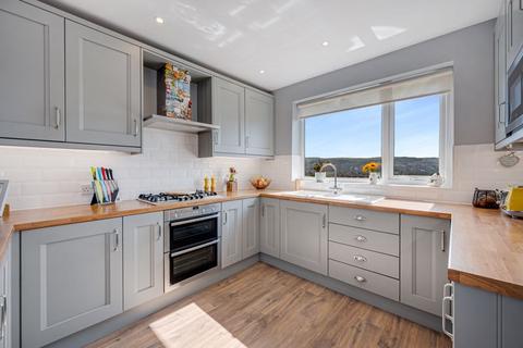 28 Cheviots Road, Shaw, Oldham, OL2 7QS