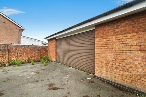 2 bedroom apartment to rent, Ground Floor Flat, Stratton Street, WV10