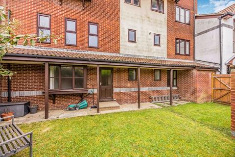 1 bedroom ground floor flat for sale, Armory Lane, Old Portsmouth