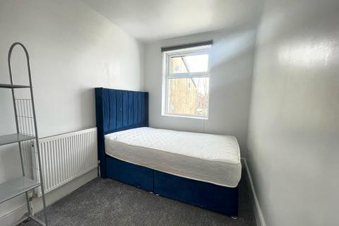 4 bedroom terraced house to rent, Liverpool Road, Eccles M30