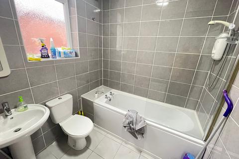 4 bedroom terraced house to rent, Liverpool Road, Eccles M30