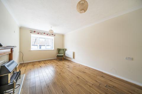 1 bedroom apartment for sale, Abbey Court (Chertsey), Chertsey KT16