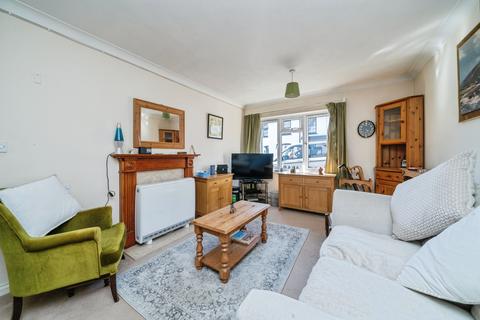 1 bedroom apartment for sale, Abbey Court (Chertsey), Chertsey KT16