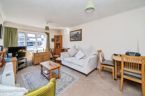 1 bedroom apartment for sale, Abbey Court (Chertsey), Chertsey KT16