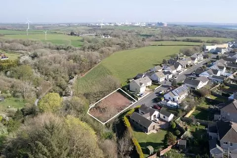 4 bedroom property with land for sale - View 2