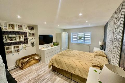 2 bedroom semi-detached house for sale, Wrelton Close, Royston, Barnsley, South Yorkshire, S71 4JQ