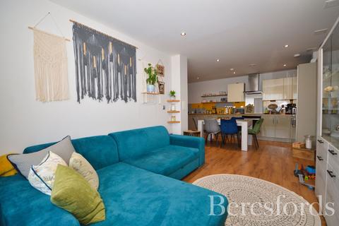 2 bedroom apartment for sale, Autumn Court, Spring Gardens, RM7