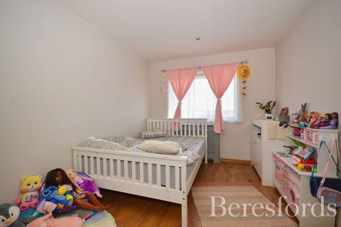 2 bedroom apartment for sale, Autumn Court, Spring Gardens, RM7