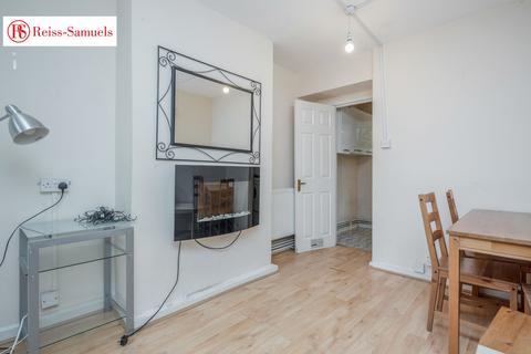4 bedroom ground floor maisonette to rent, Dorset Road, Oval,London SW8