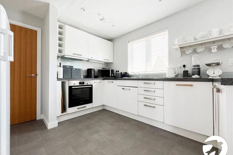 2 bedroom coach house for sale, Poynder Drive, Snodland, Kent, ME6