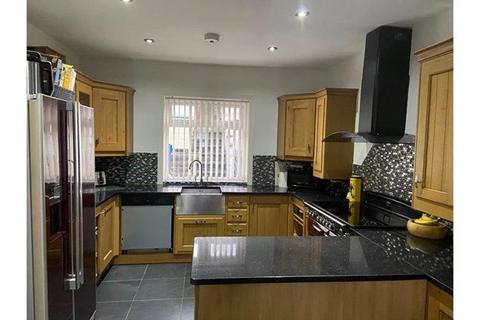 4 bedroom semi-detached house for sale, Southlands Mount, Riddlesden, Keighley, West Yorkshire, BD20