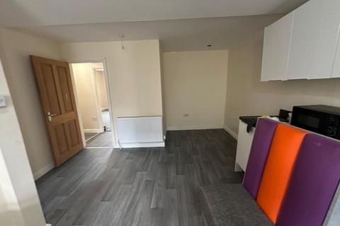 2 bedroom flat to rent, Fleece Street, Rochdale