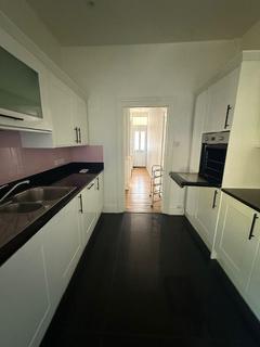 2 bedroom flat to rent, a Churchfield Avenue, London