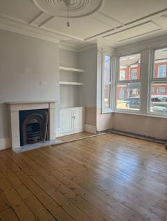 2 bedroom flat to rent, a Churchfield Avenue, London
