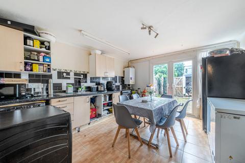 83 Lindsey Close, Mitcham, CR4 1XR