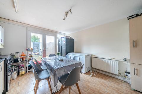 83 Lindsey Close, Mitcham, CR4 1XR