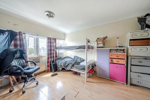 83 Lindsey Close, Mitcham, CR4 1XR