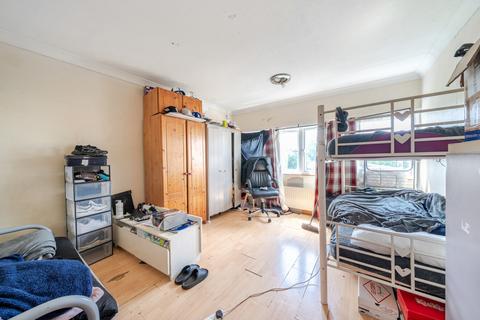 83 Lindsey Close, Mitcham, CR4 1XR