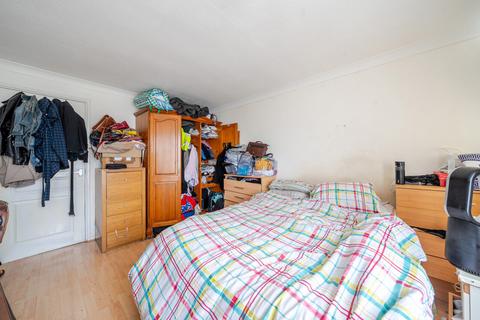 83 Lindsey Close, Mitcham, CR4 1XR