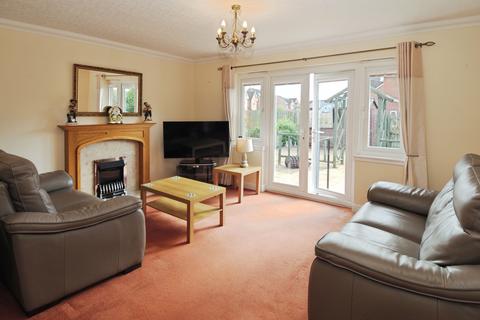 17 Caulstran Road, Dumfries, DG2 9FJ