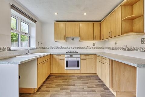 3 bedroom detached house to rent, Creed Road, Peterborough PE8