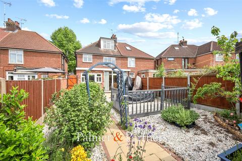 4 bedroom semi-detached house for sale, Rosebery Avenue, Colchester, Essex, CO1