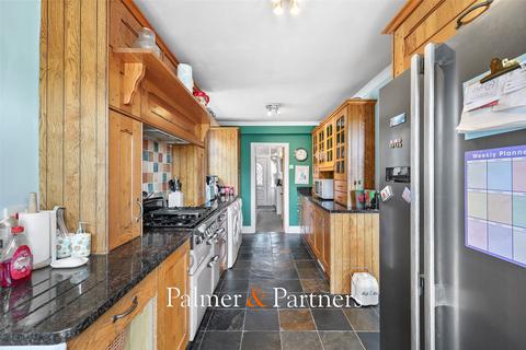4 bedroom semi-detached house for sale, Rosebery Avenue, Colchester, Essex, CO1