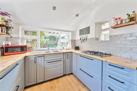 6 Dennistead Crescent, Leeds, LS6 3PU
