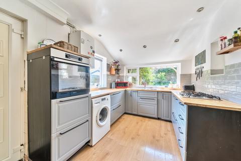 6 Dennistead Crescent, Leeds, LS6 3PU