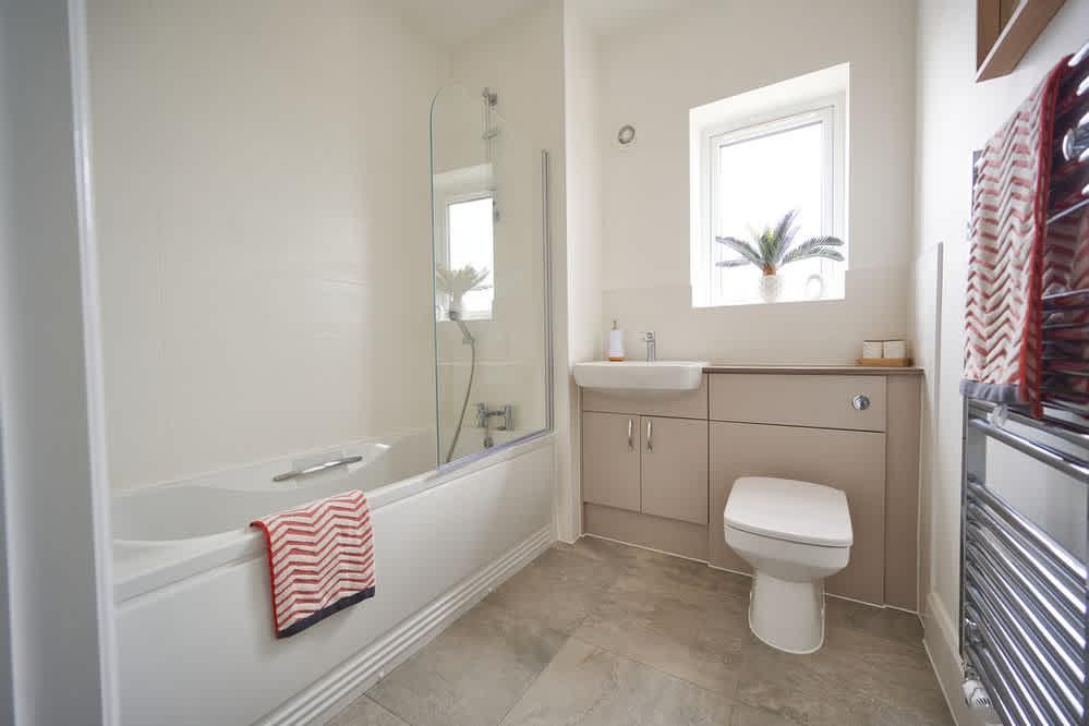 Longstone manor hadston-4-bed-new-home bathroom