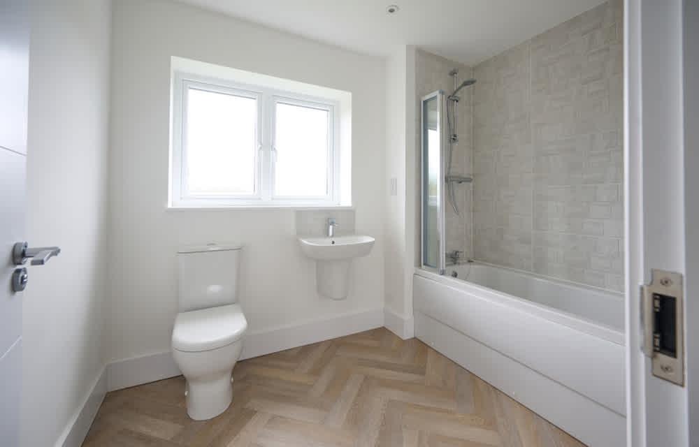 Longstone manor grace-4-bed-new-home bathroom
