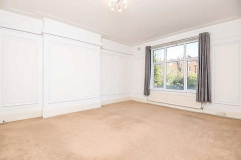 3 bedroom flat to rent, Lymington Road, London NW6