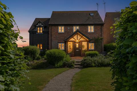 5 bedroom detached house for sale, Crendon Road, Aylesbury HP18