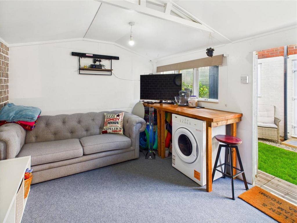 CAM01713 G0-PR0107-STILL022.jpg